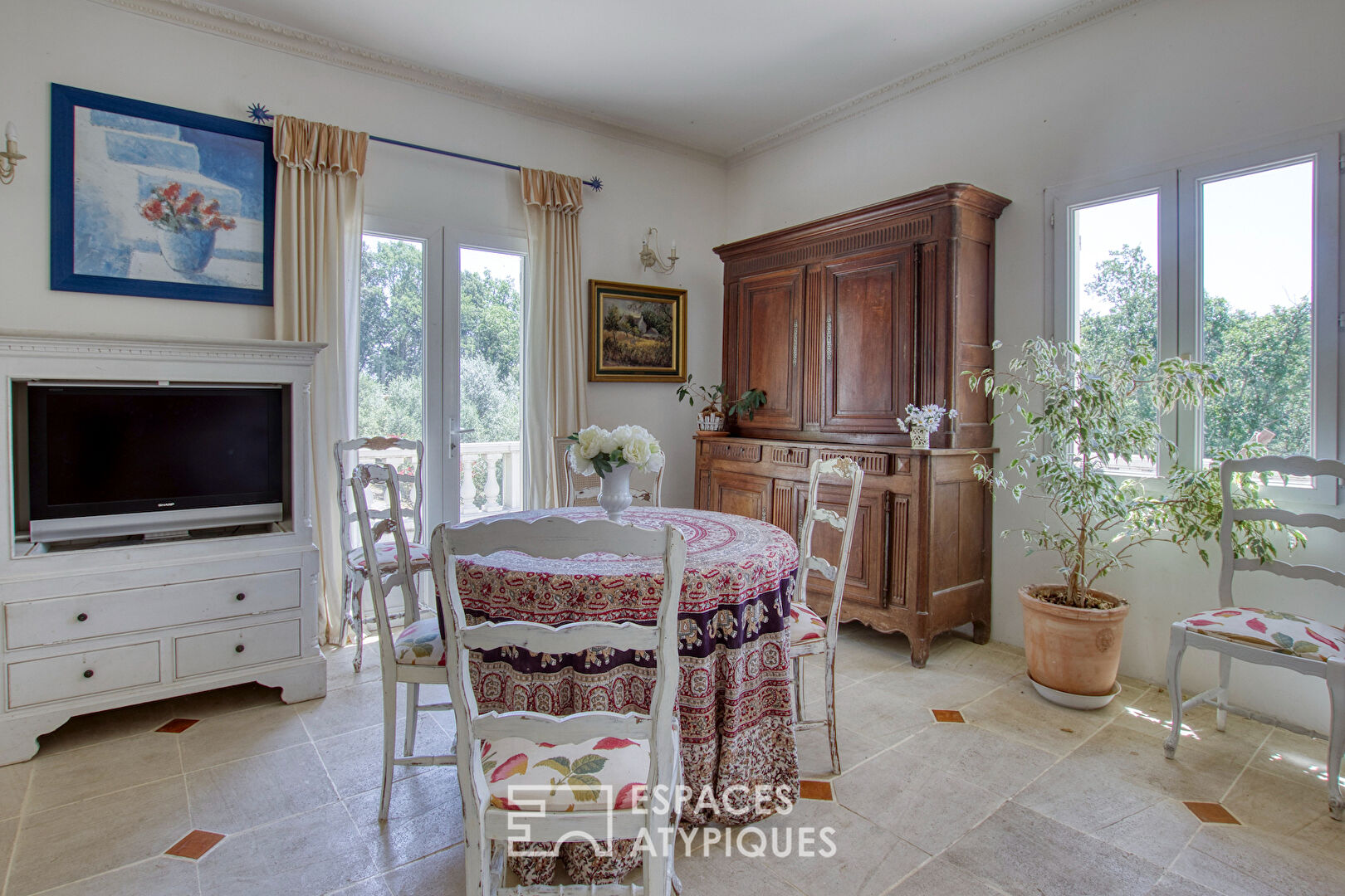 Modern bastide in the heart of orchards