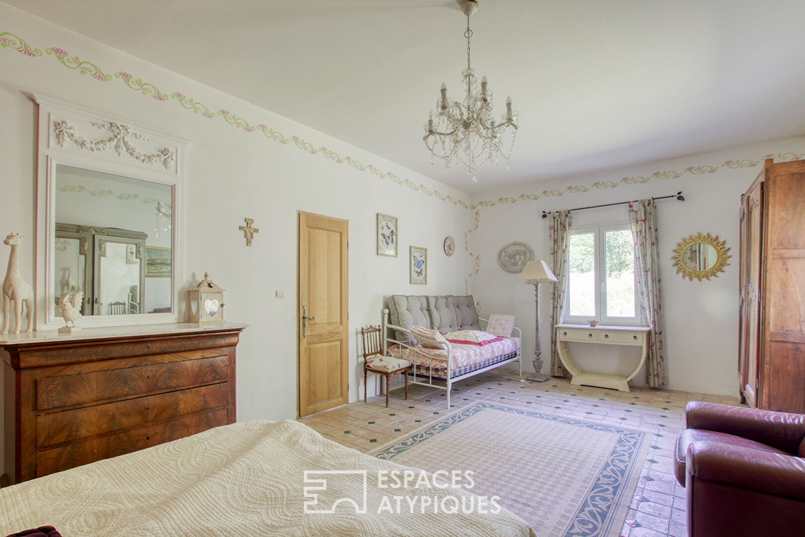 Modern bastide in the heart of orchards