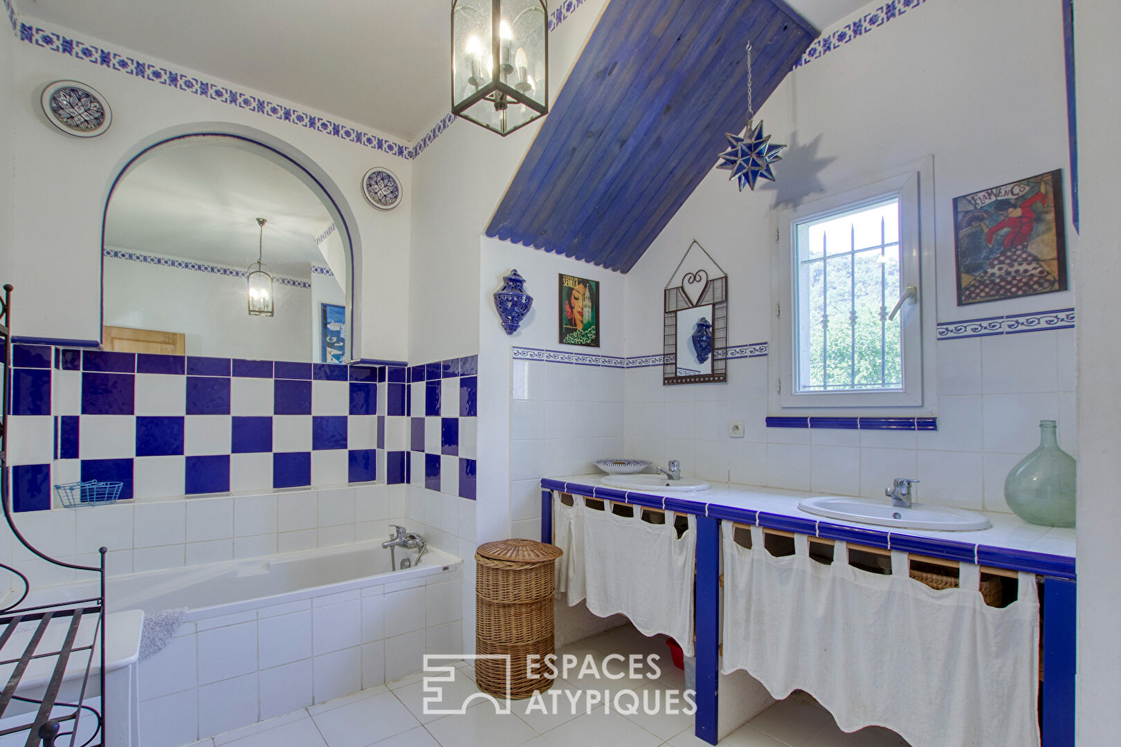 Modern bastide in the heart of orchards