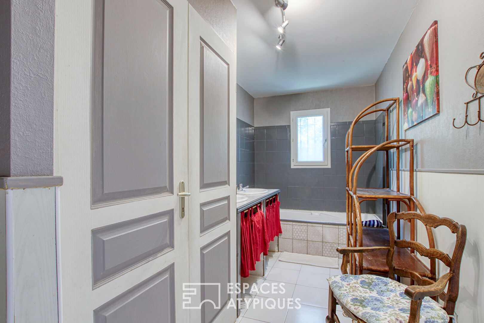 Modern bastide in the heart of orchards