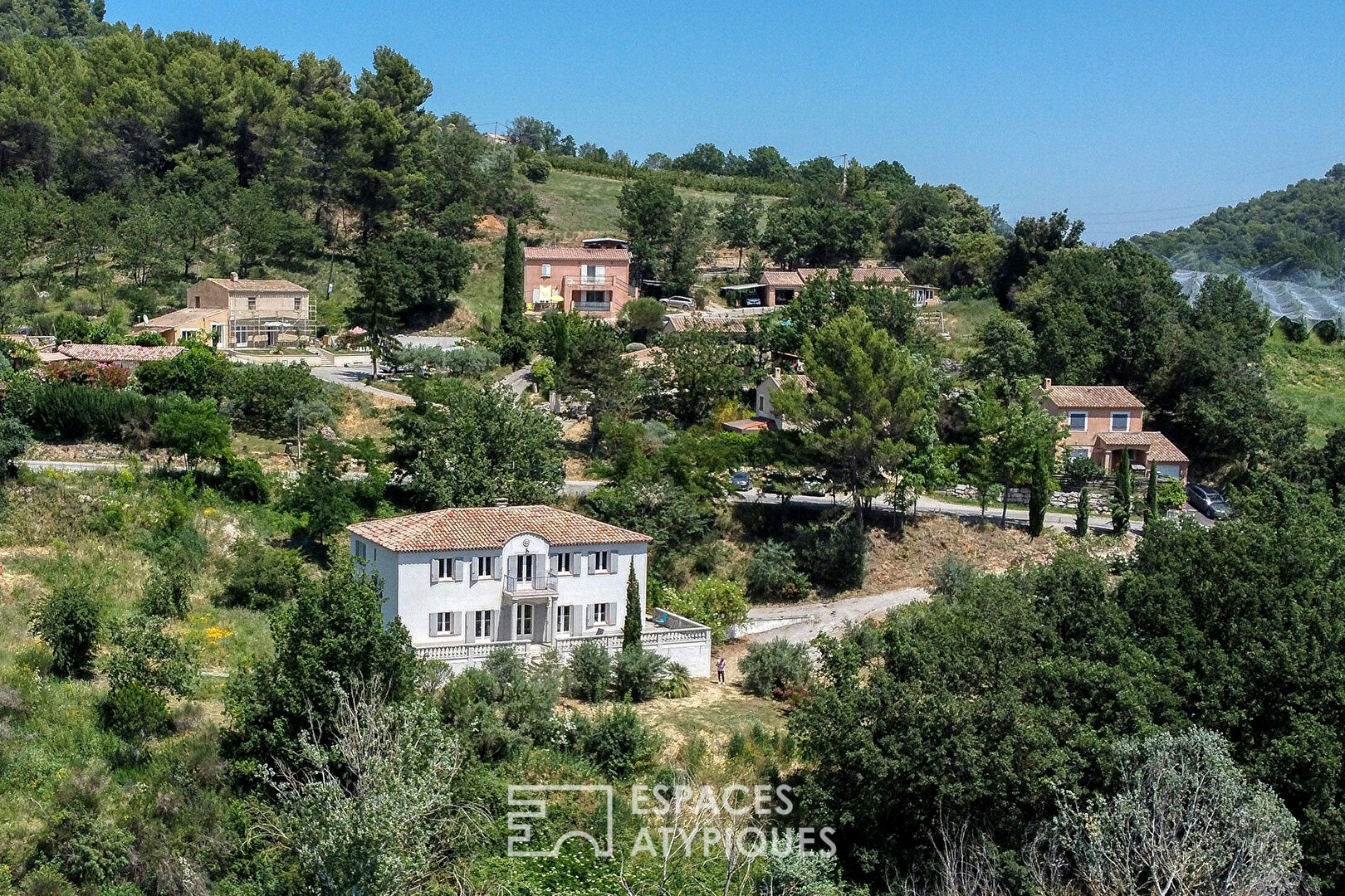 Bastide moderne au coeur des vergers