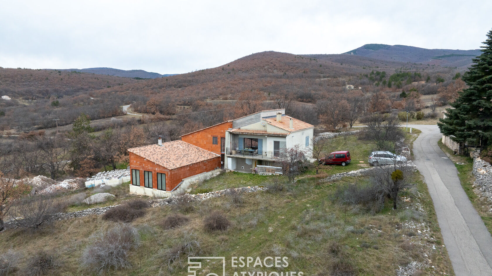 Arty house near Banon