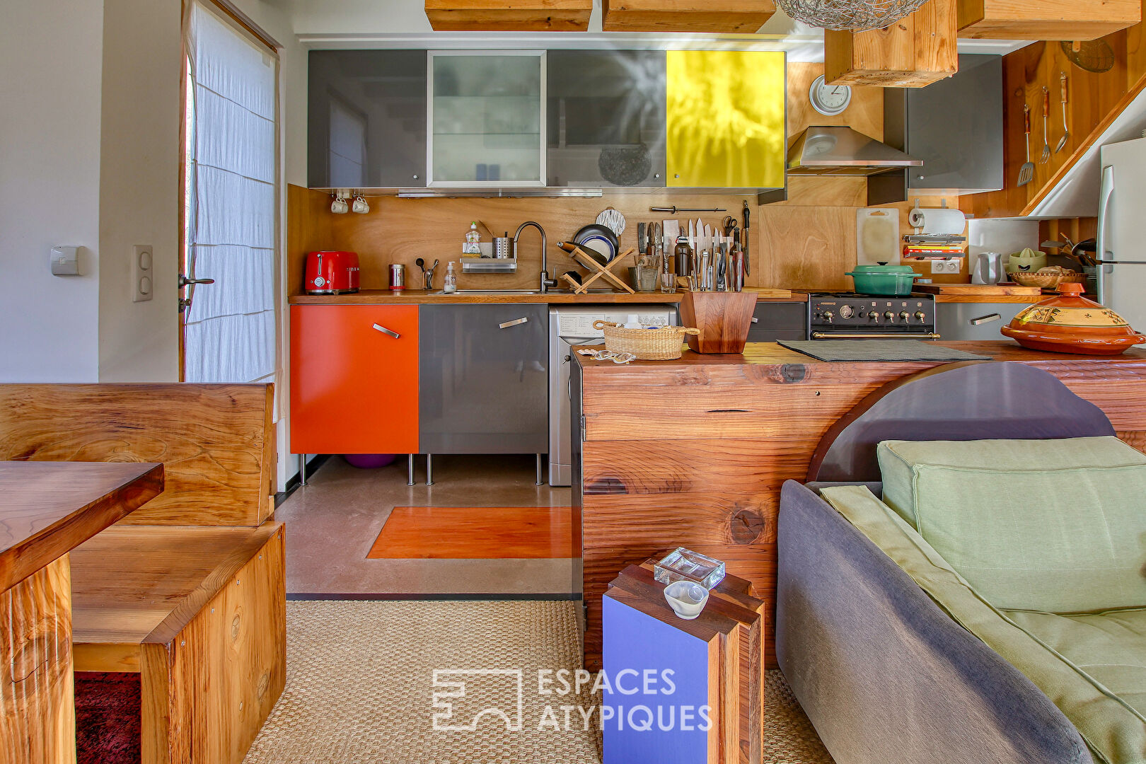 Maison en bois dans un havre de paix