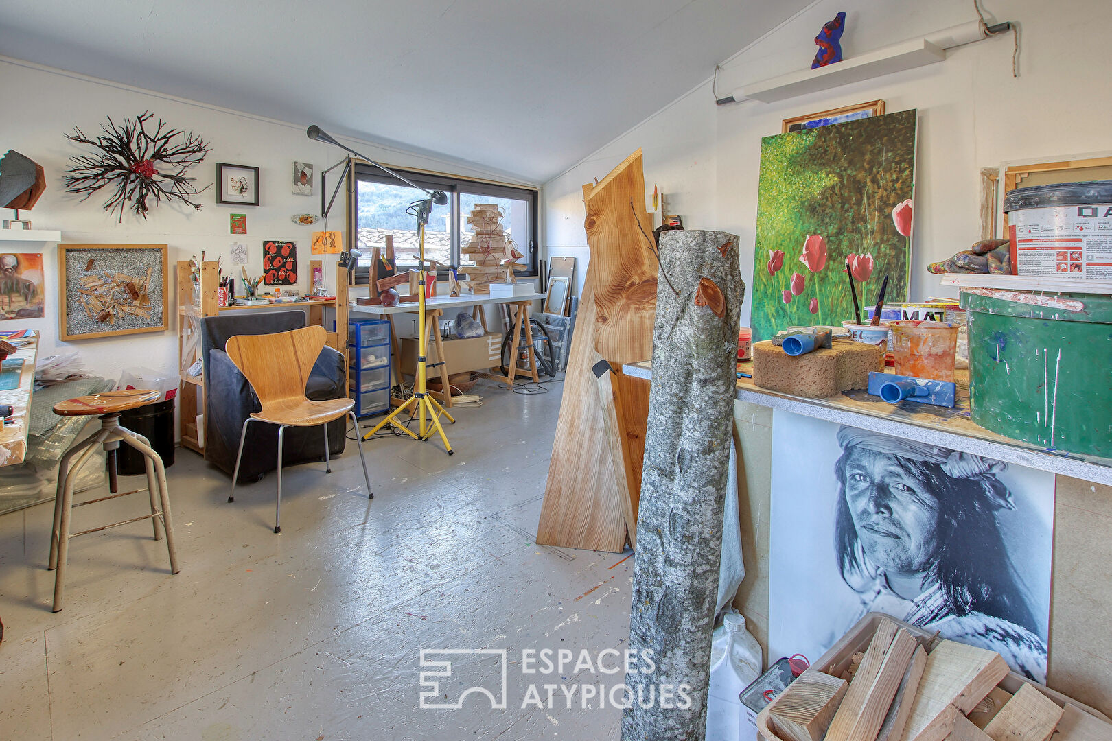 Maison en bois dans un havre de paix