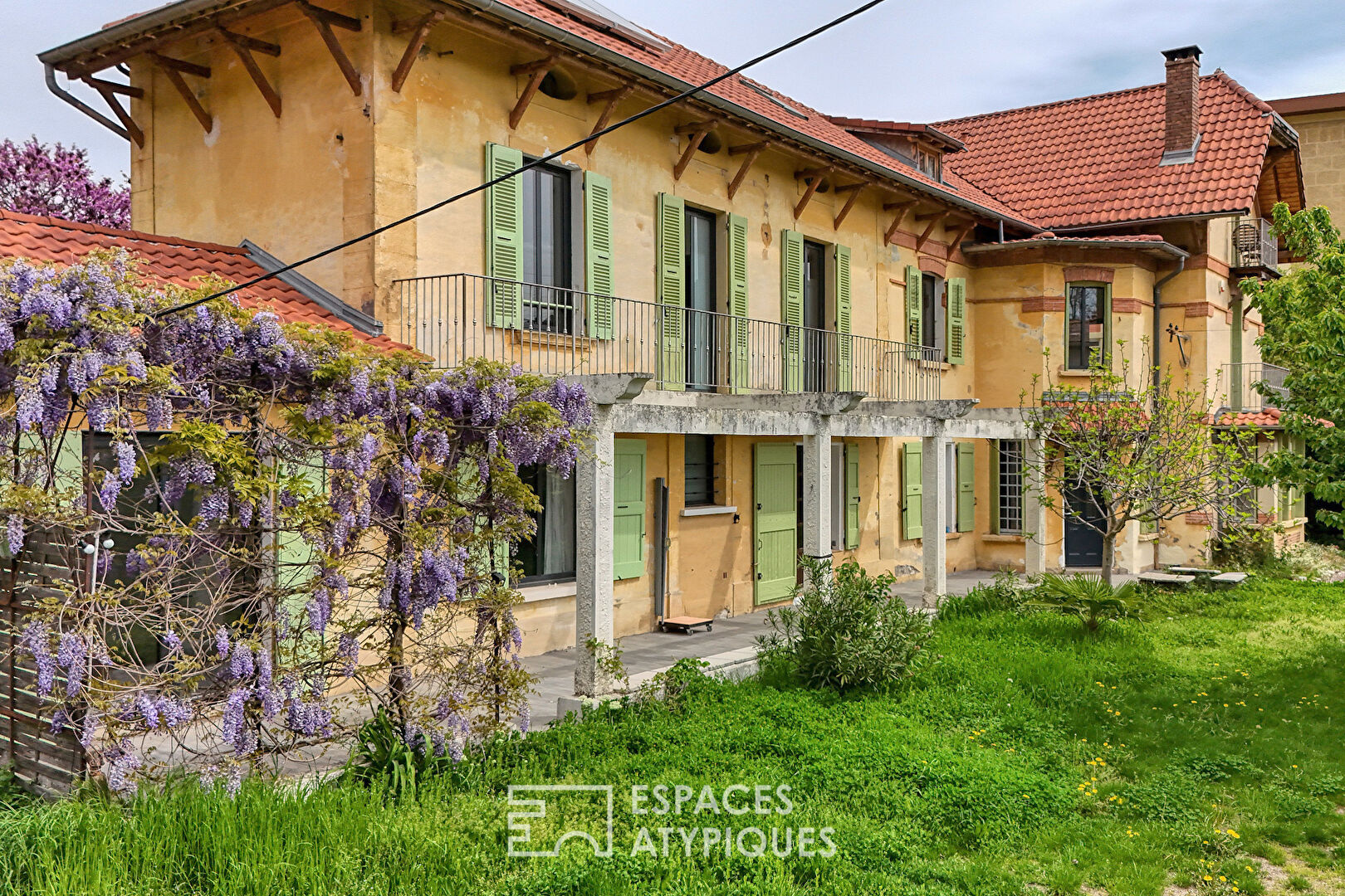 Bourgeois house from 1850 near town center