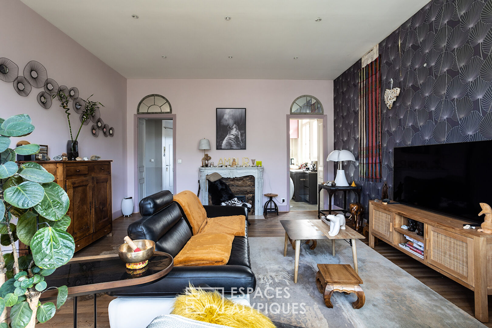 Rare apartment and large garden in Mexican villa