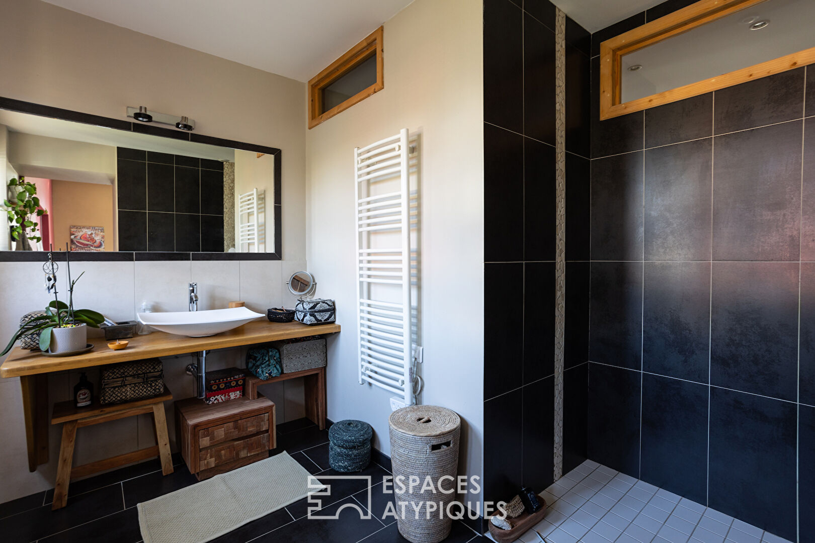Rare apartment and large garden in Mexican villa
