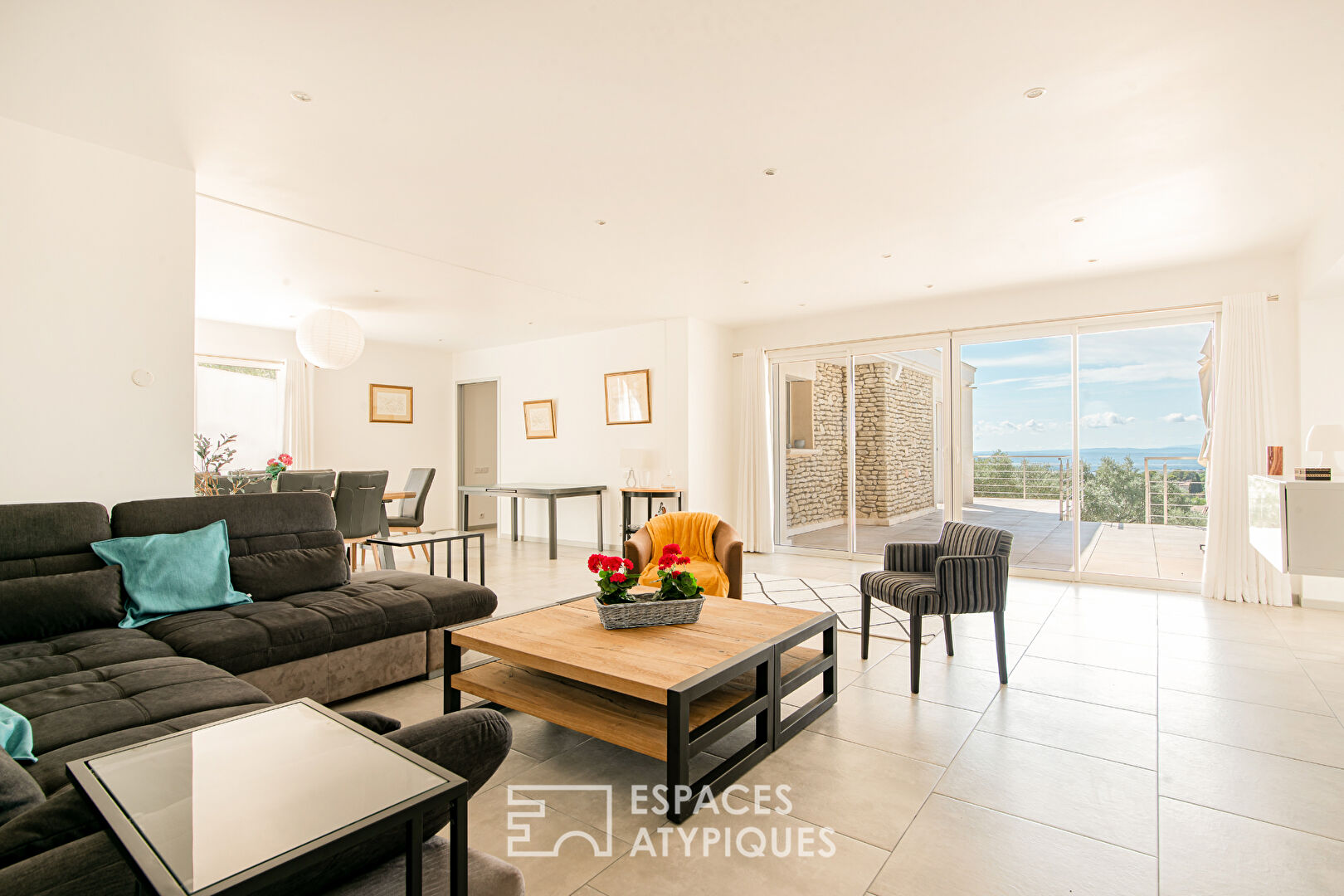 Propriété de prestige avec grand jardin arboré, vue et piscine