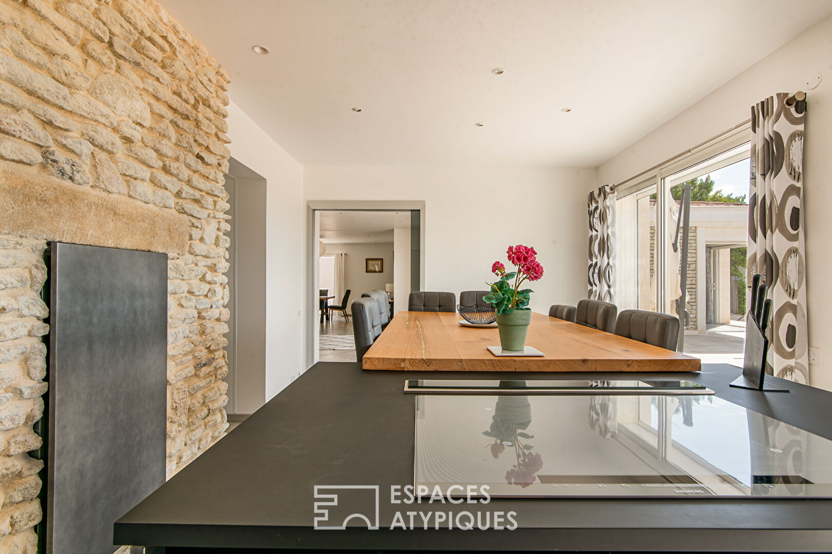 Propriété de prestige avec grand jardin arboré, vue et piscine