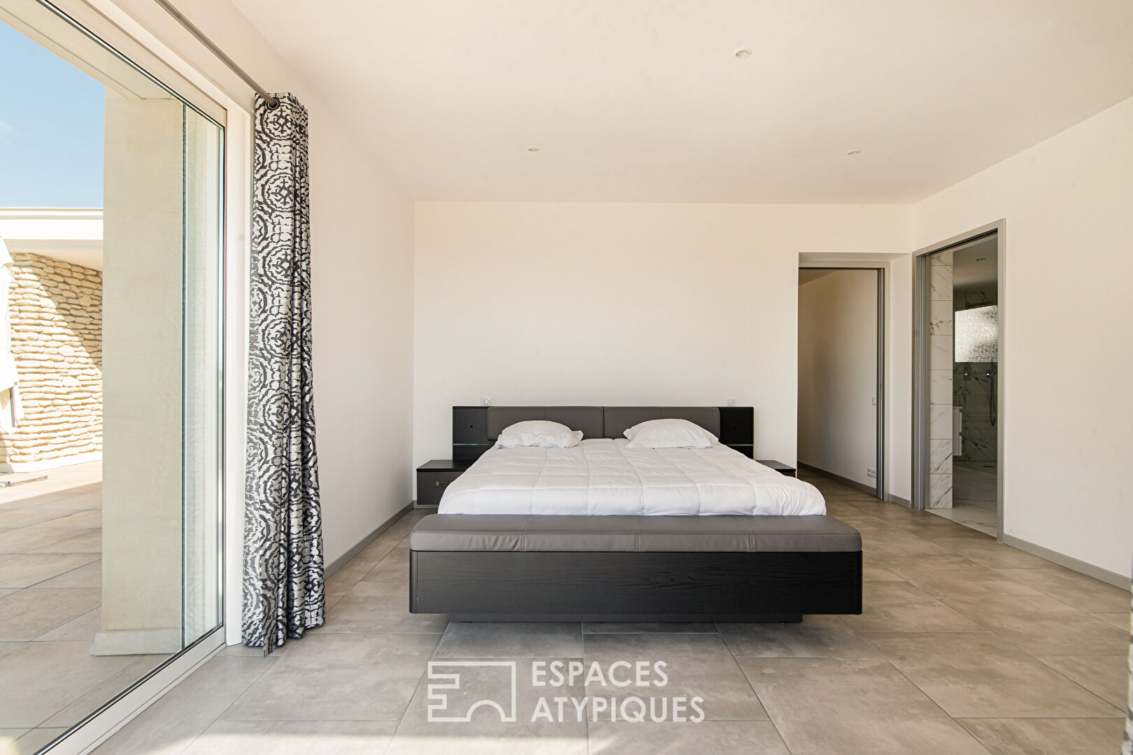 Propriété de prestige avec grand jardin arboré, vue et piscine