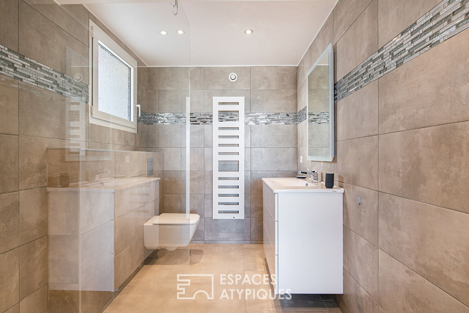 Propriété de prestige avec grand jardin arboré, vue et piscine