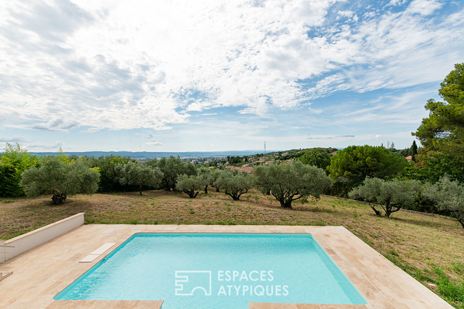 Propriété de prestige avec grand jardin arboré, vue et piscine
