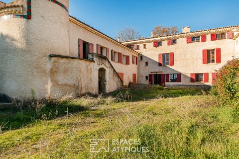 Propriété de 845 m2 à repenser sur magnifique domaine