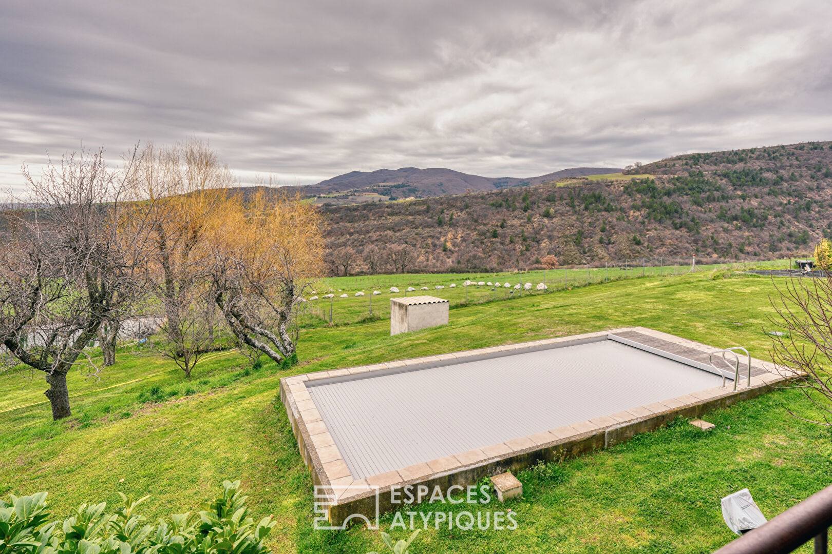 Charming property and its caretaker’s house