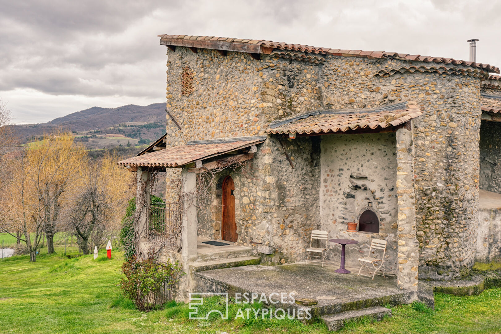 Charming property and its caretaker’s house