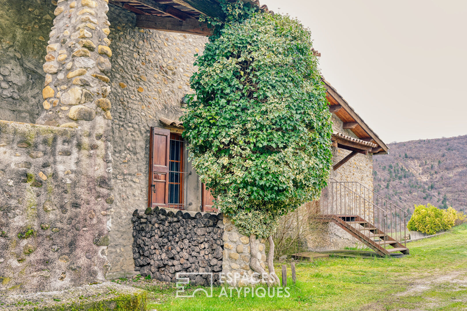Charming property and its caretaker’s house