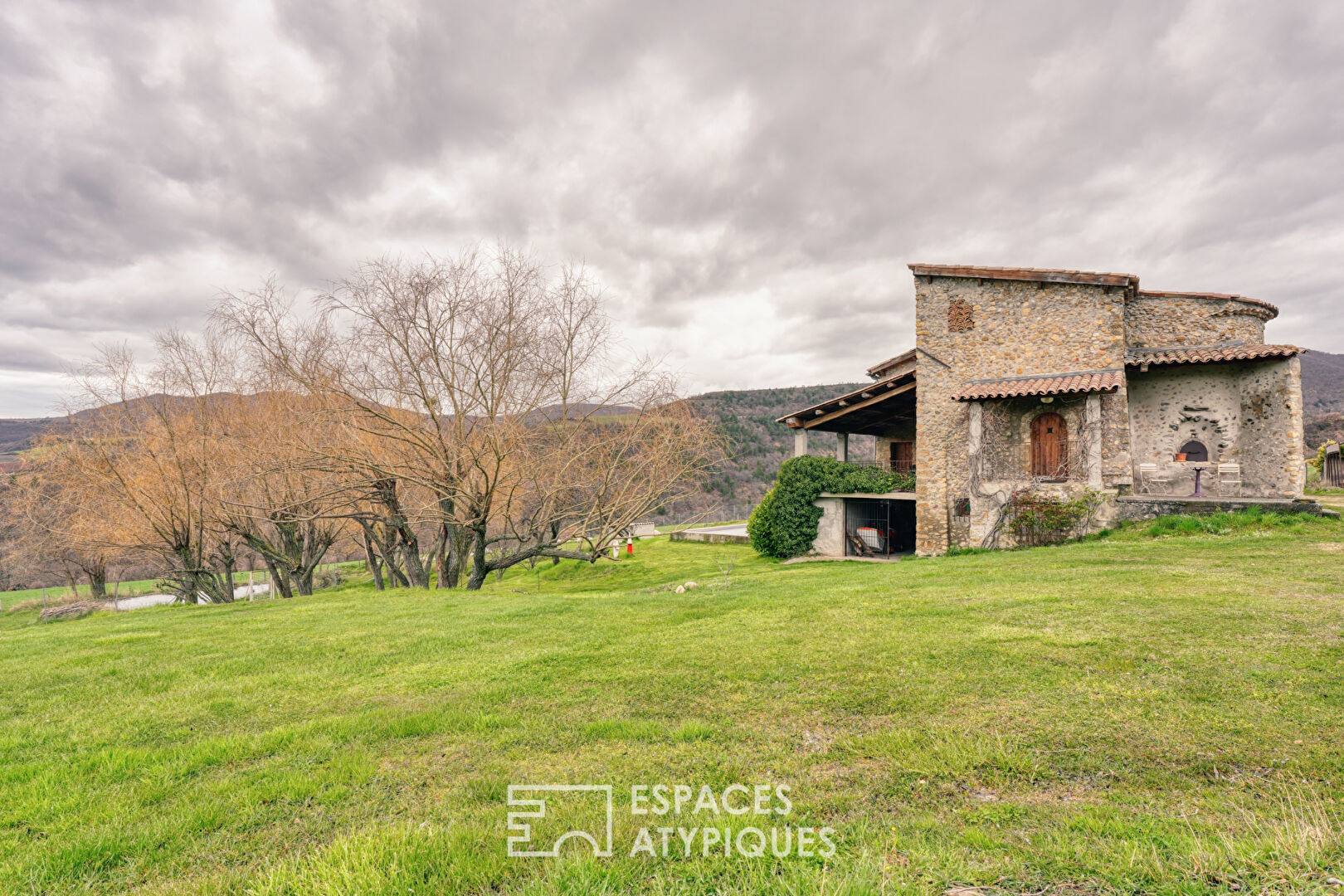 Charming property and its caretaker’s house