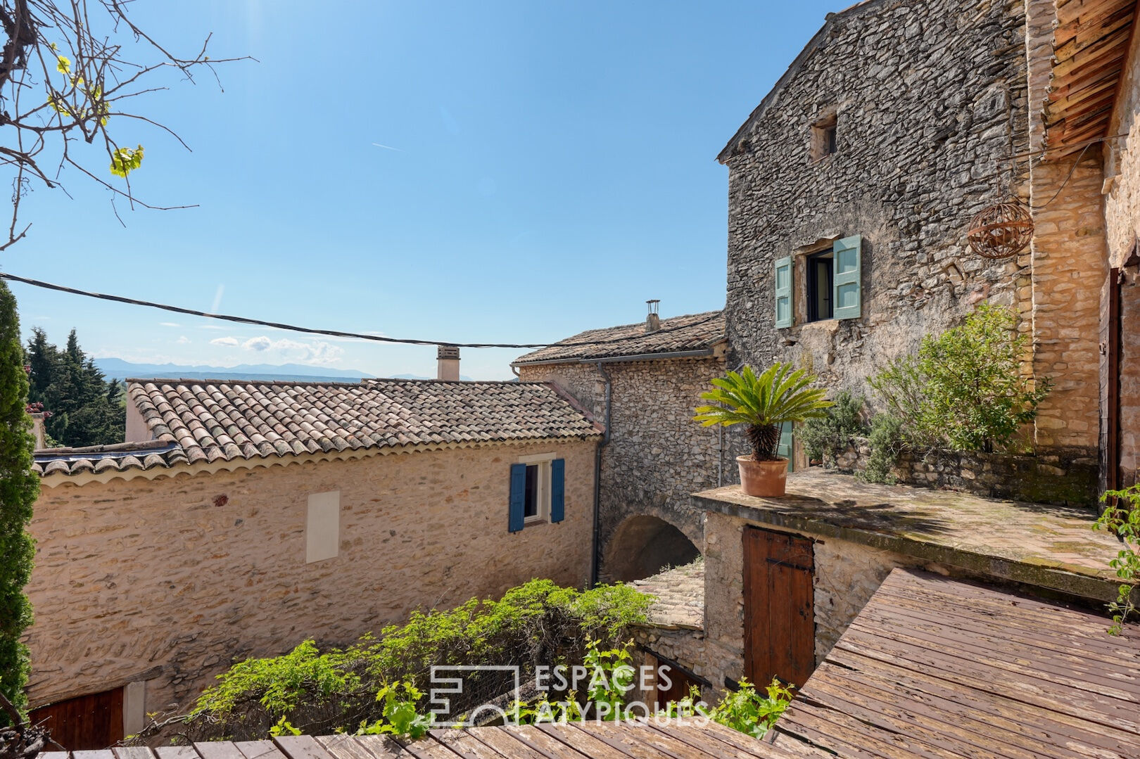 Charmante Maison de Village et son jardin à Mallefougasse-Auges