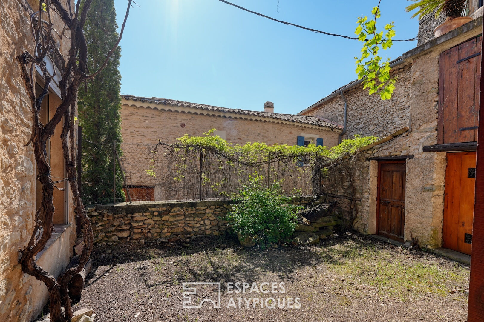 Charmante Maison de Village et son jardin à Mallefougasse-Auges