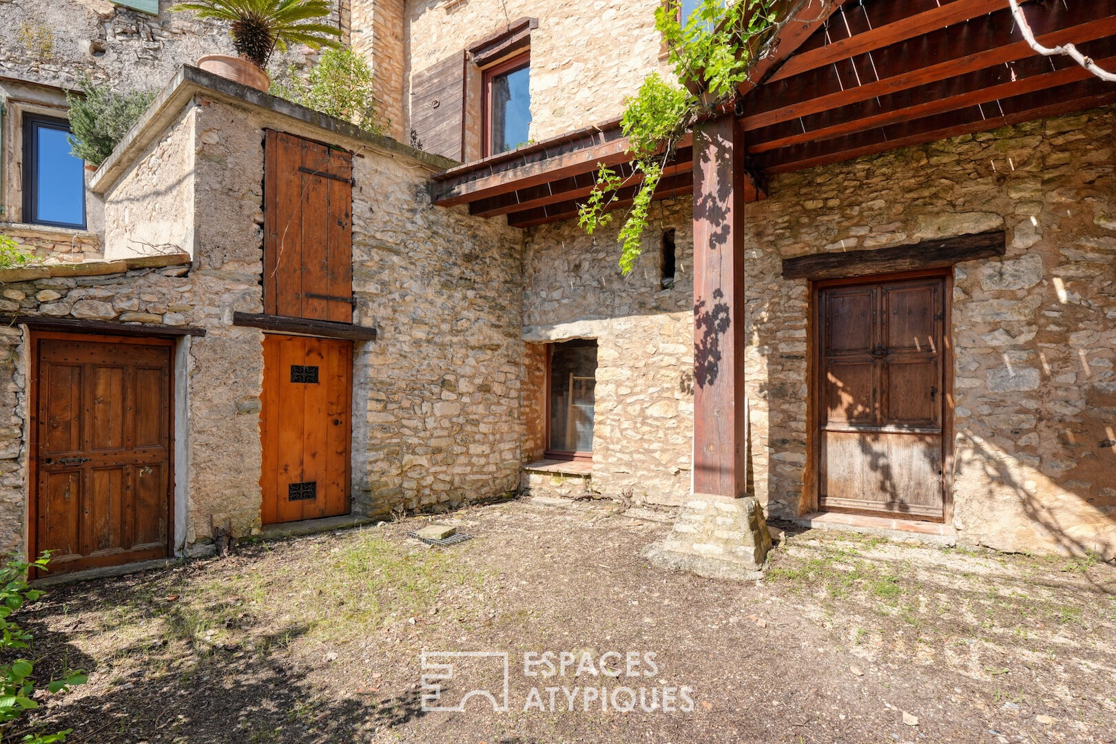 Charmante Maison de Village et son jardin à Mallefougasse-Auges