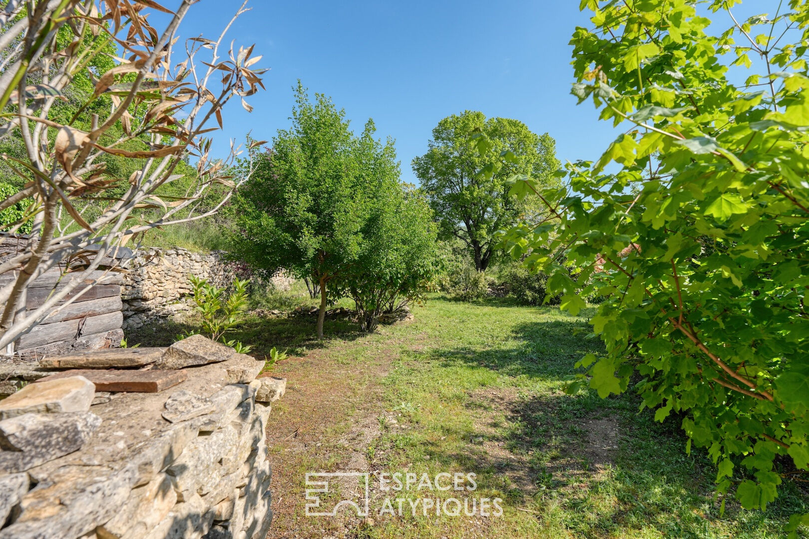 Charmante Maison de Village et son jardin à Mallefougasse-Auges