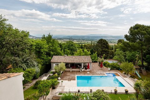 Propriété en Provence, proche Manosque dans le parc régional du Luberon