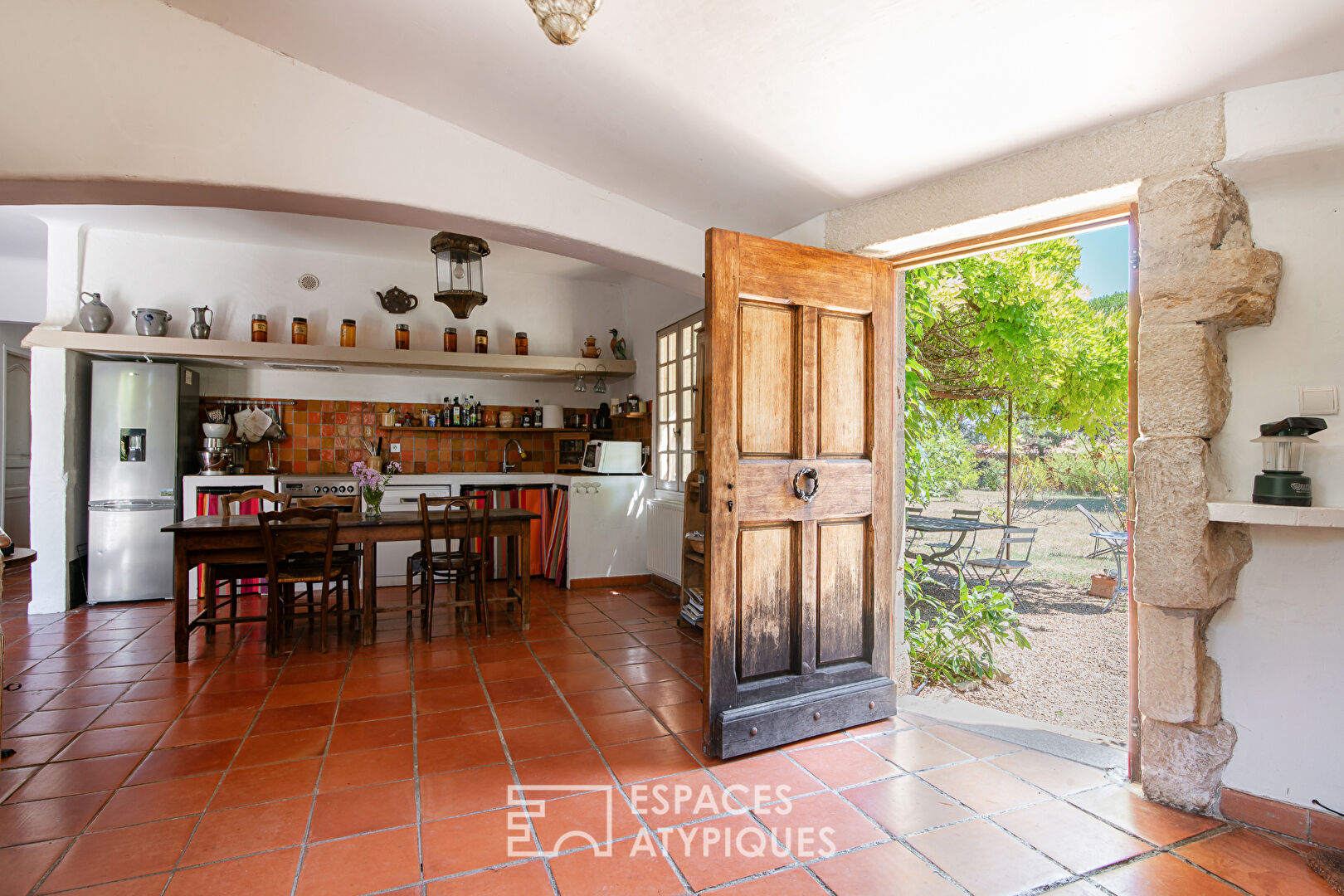 Charming property with gîte, 8600 sqm wooded park and swimming pool