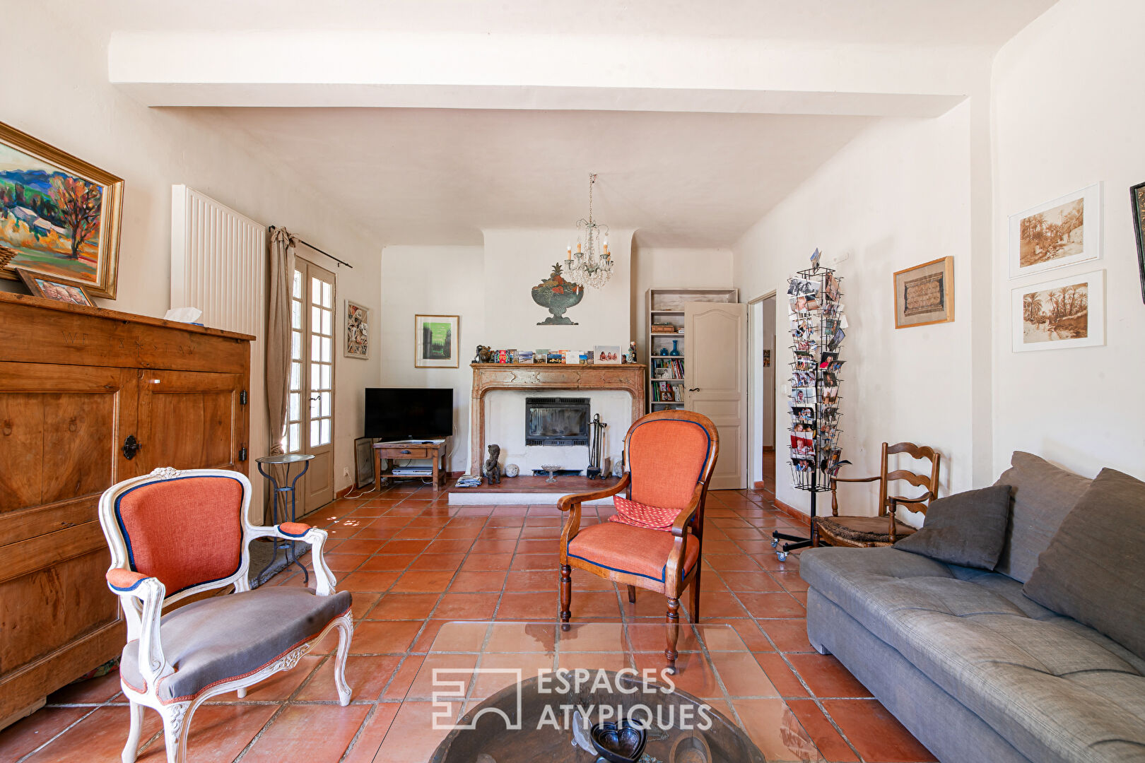 Charming property with gîte, 8600 sqm wooded park and swimming pool