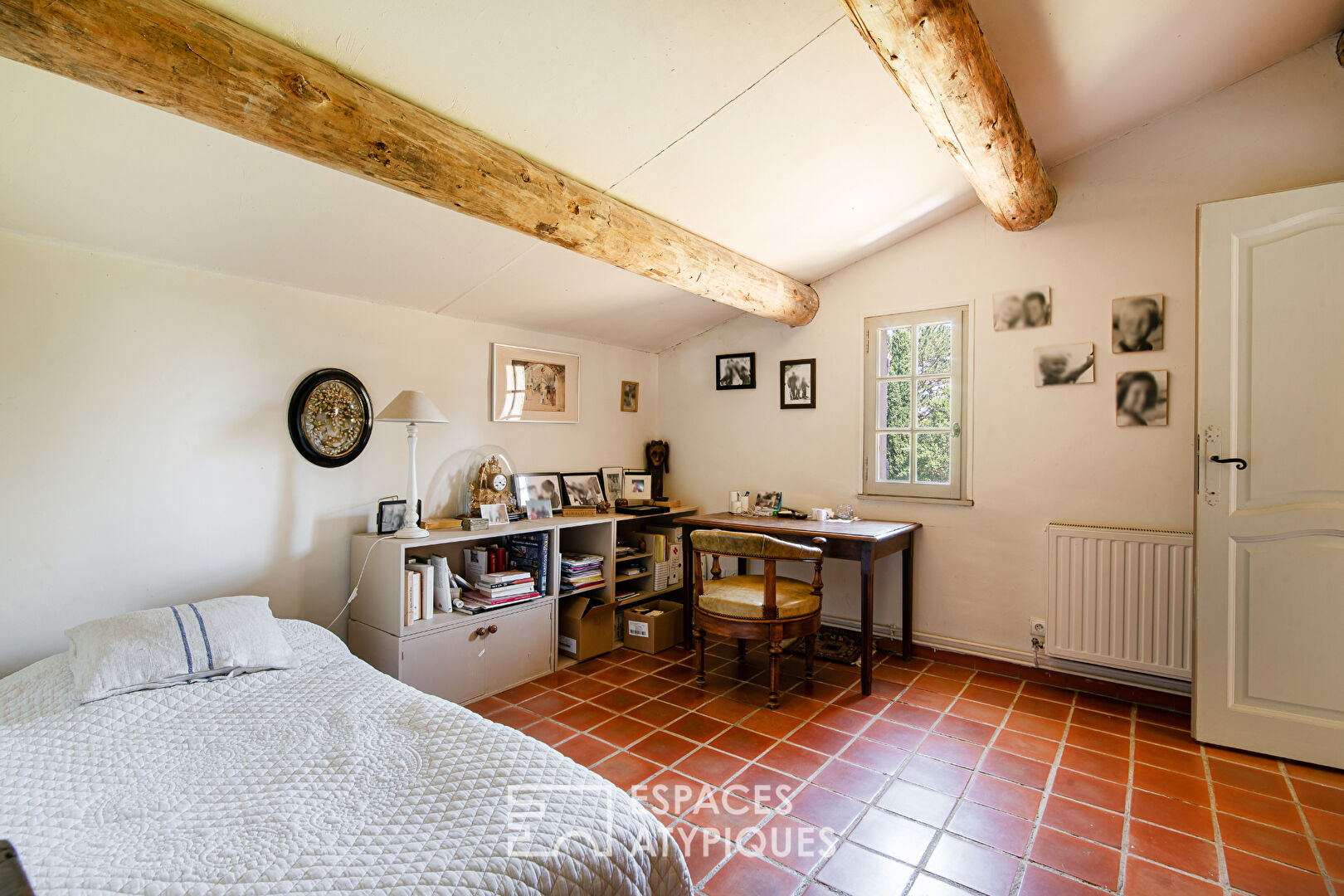 Charming property with gîte, 8600 sqm wooded park and swimming pool