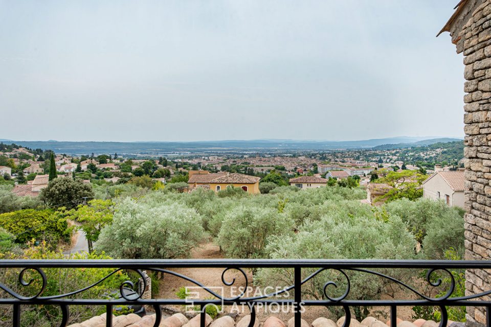 Bastide en pierre 163m² avec vue panoramique, piscine et potentiel d'agrandissement