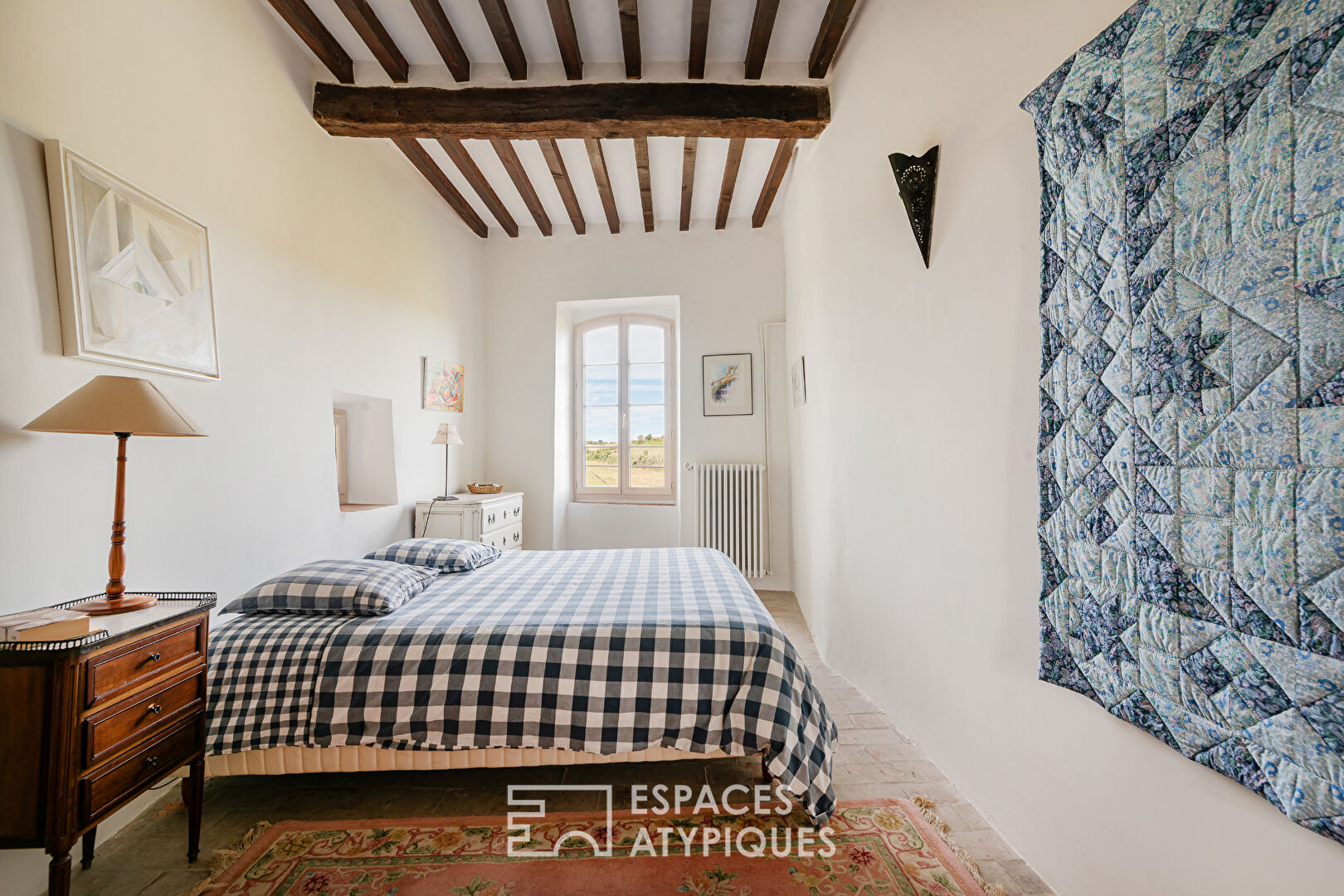 Maison et son église rénovée – jardin et piscine