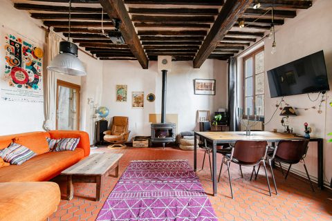 Maison de ville avec cour arborée – Forcalquier centre historique