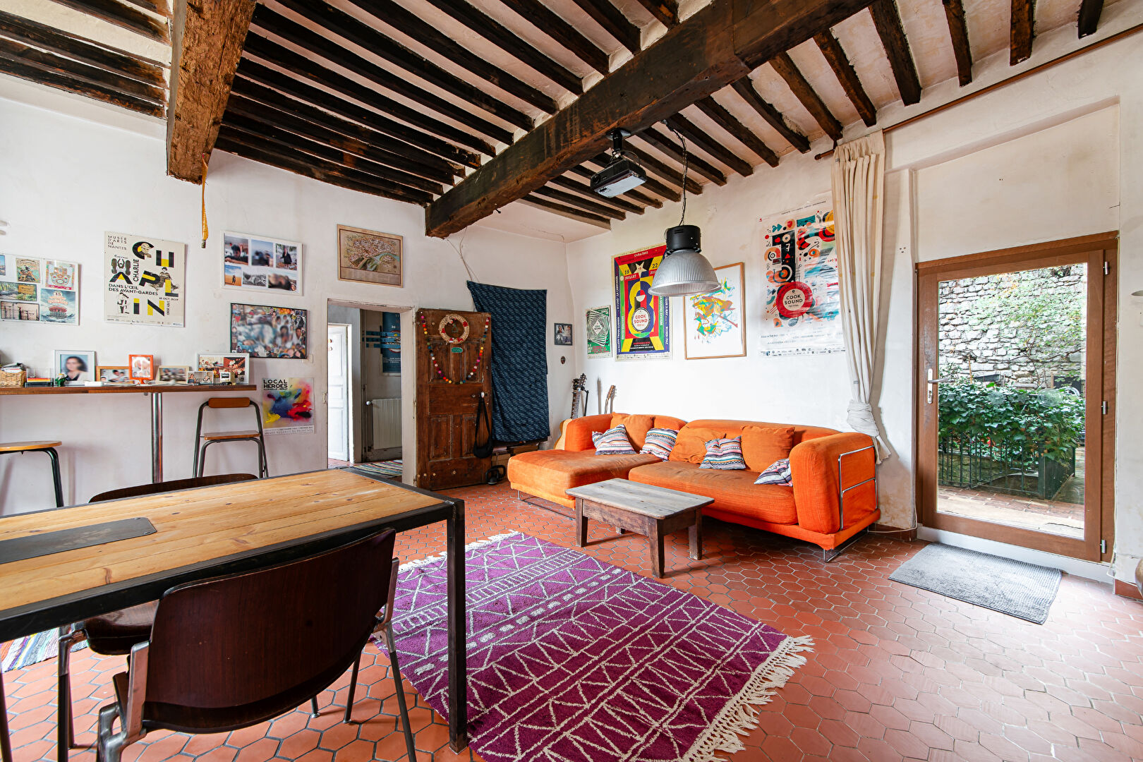 Maison de ville avec cour arborée – Forcalquier centre historique