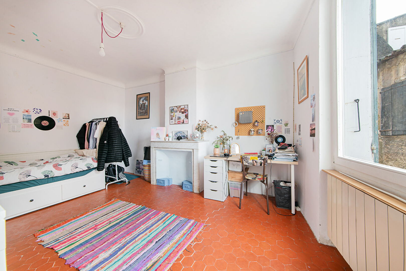 Maison de ville avec cour arborée – Forcalquier centre historique