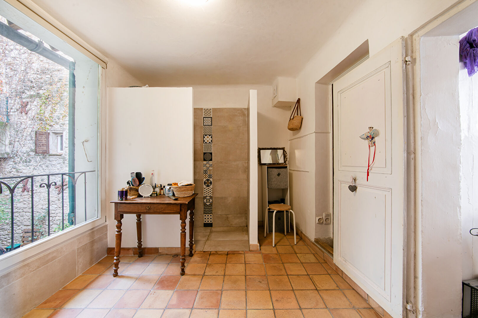 Maison de ville avec cour arborée – Forcalquier centre historique