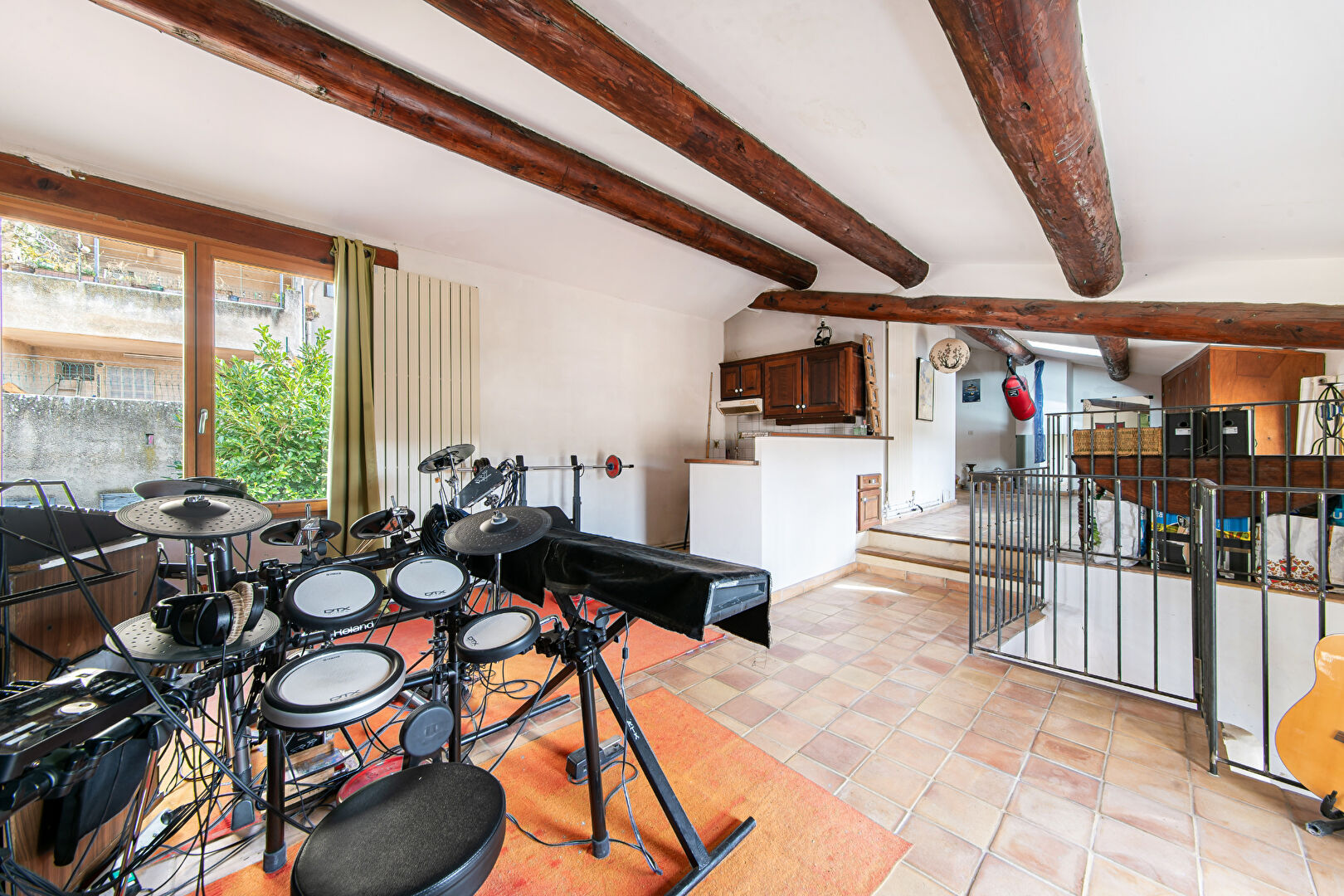 Maison de ville avec cour arborée – Forcalquier centre historique