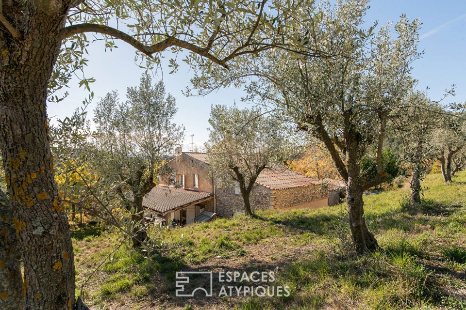 Bastide d'environ 150 m² (5) pièces  + annexes aménageables sur 9 hectares et Vue panoramique exceptionnelle