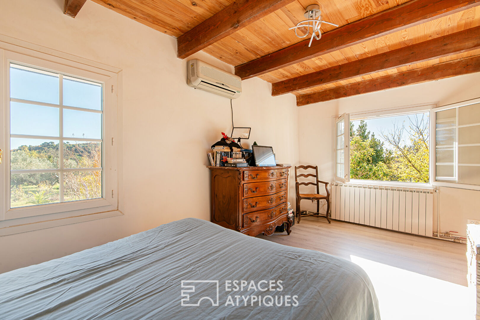 Bastide et ses annexes aménageables – Terrain de 9 hectares et vue panoramique exceptionnelle