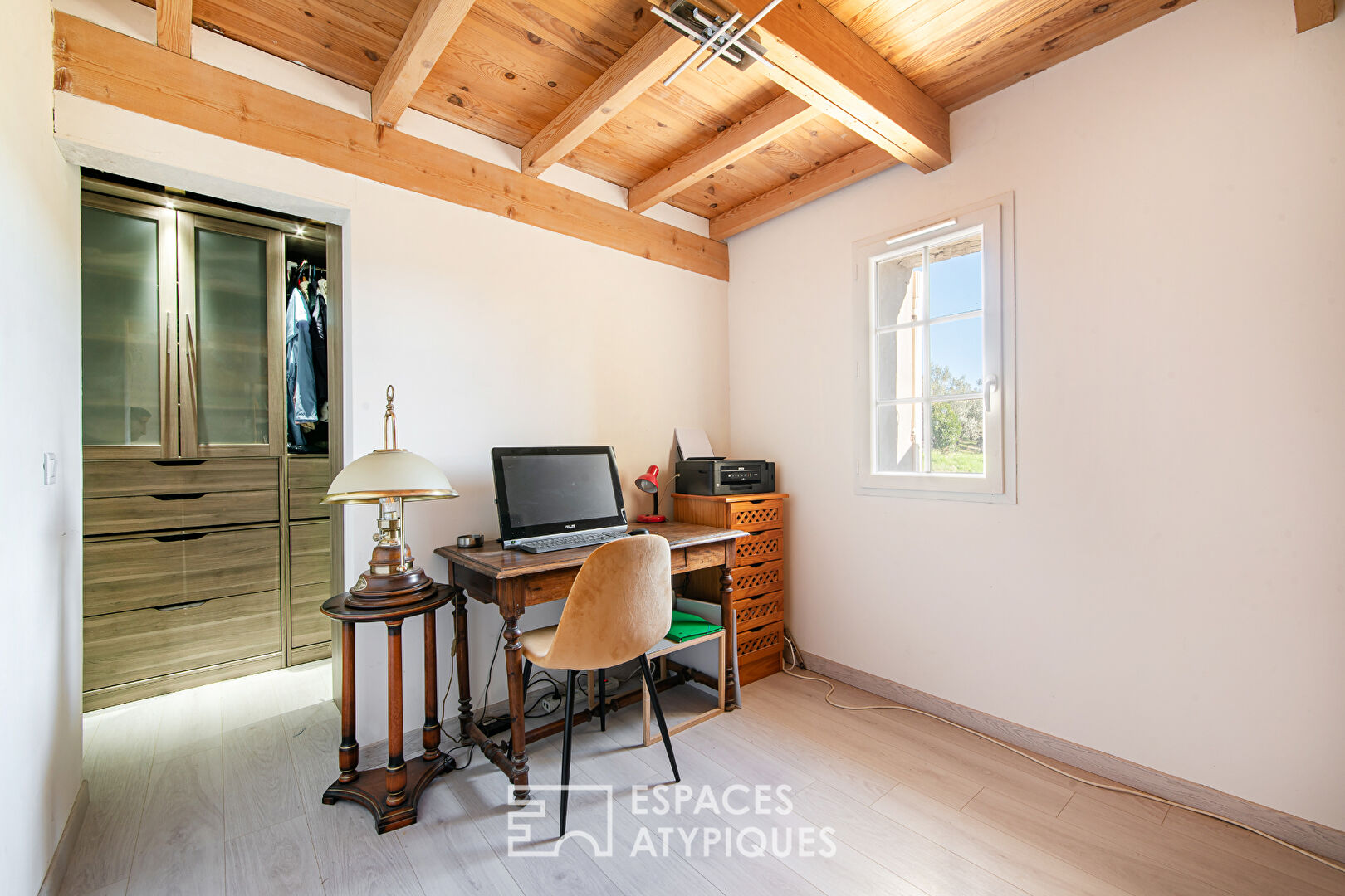 Bastide et ses annexes aménageables – Terrain de 9 hectares et vue panoramique exceptionnelle