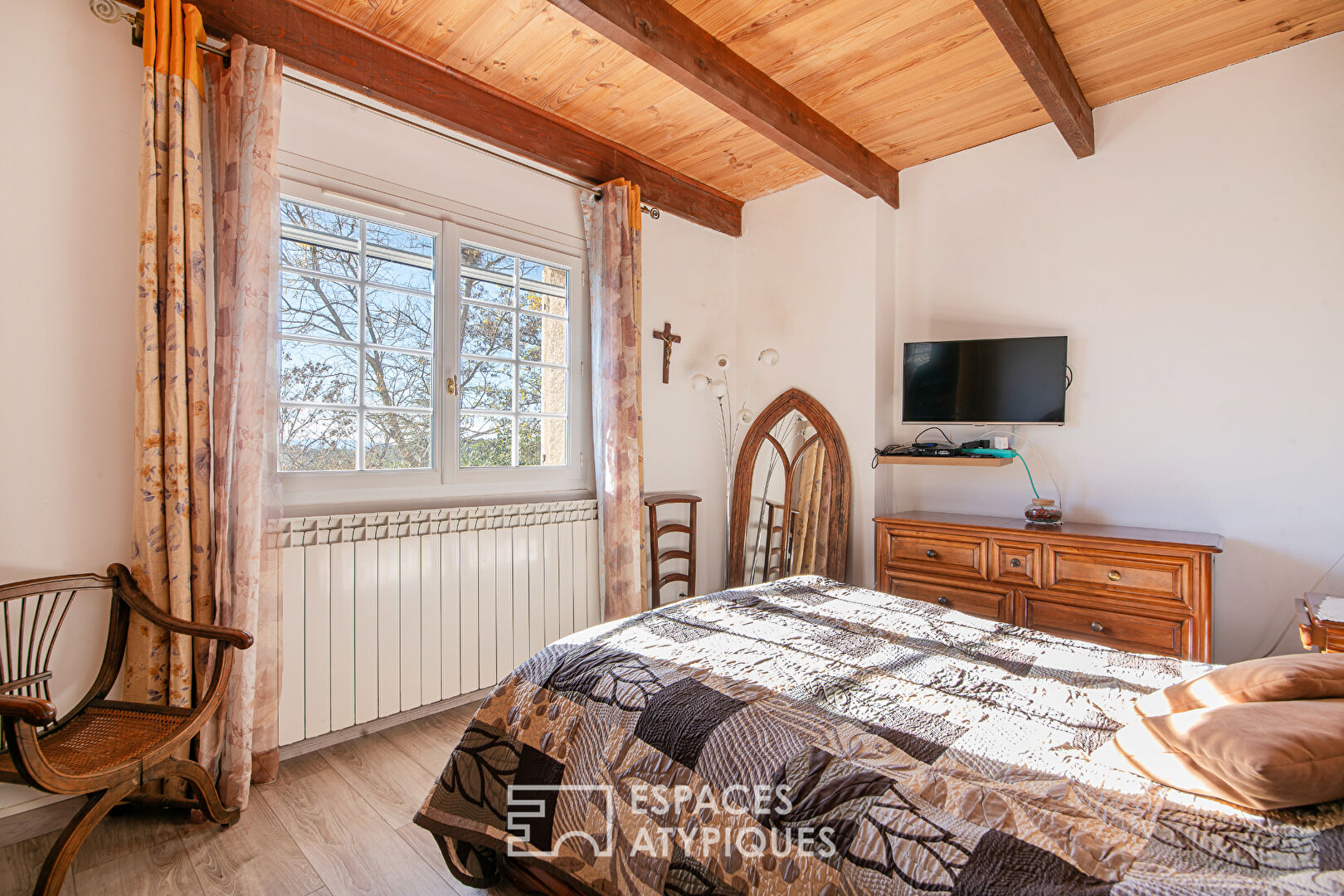 Bastide et ses annexes aménageables – Terrain de 9 hectares et vue panoramique exceptionnelle