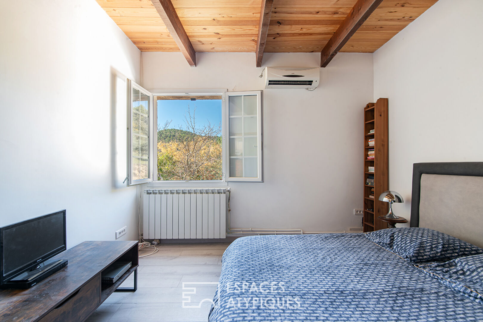 Bastide et ses annexes aménageables – Terrain de 9 hectares et vue panoramique exceptionnelle