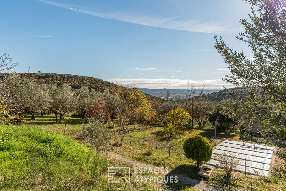 Bastide d'environ 150 m² (5) pièces  + annexes aménageables sur 9 hectares et Vue panoramique exceptionnelle