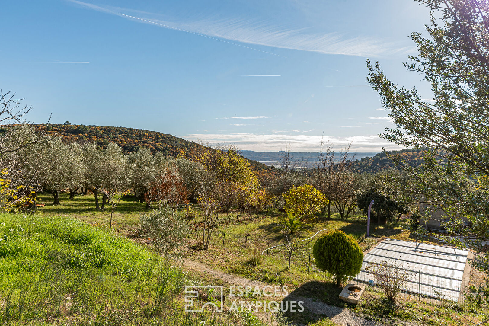 Bastide et ses annexes aménageables – Terrain de 9 hectares et vue panoramique exceptionnelle
