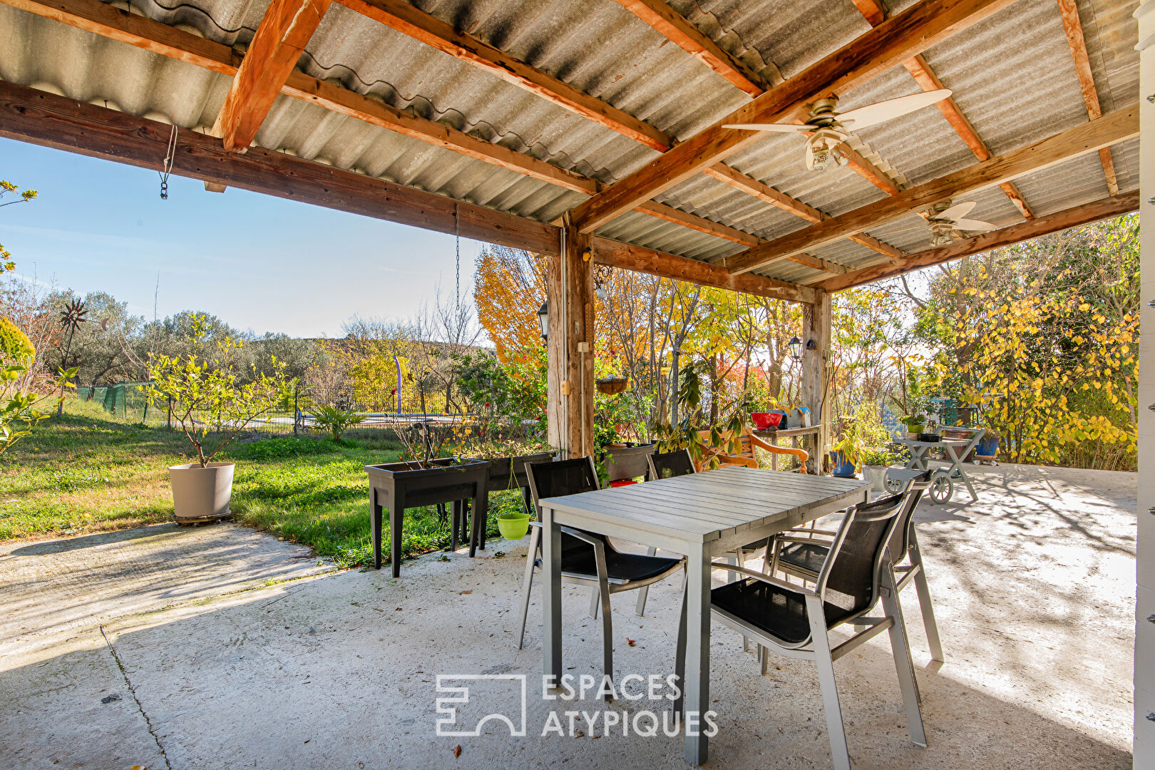 Bastide et ses annexes aménageables – Terrain de 9 hectares et vue panoramique exceptionnelle