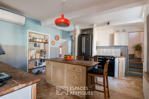 Maison de village de 170m2 – 179 m² de terrain avec cour, piscine et local commercial