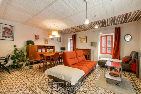 Maison de village de 170m2 – 179 m² de terrain avec cour, piscine et local commercial