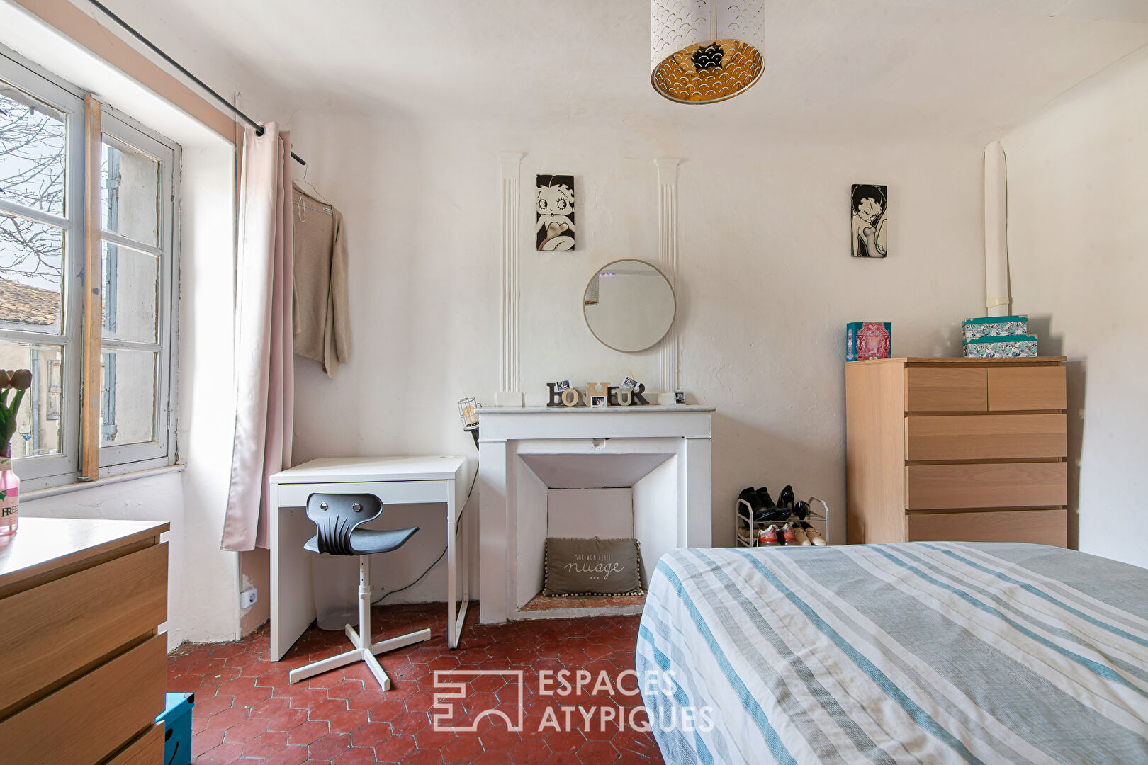 Maison de village de 170m2 – 179 m² de terrain avec cour, piscine et local commercial