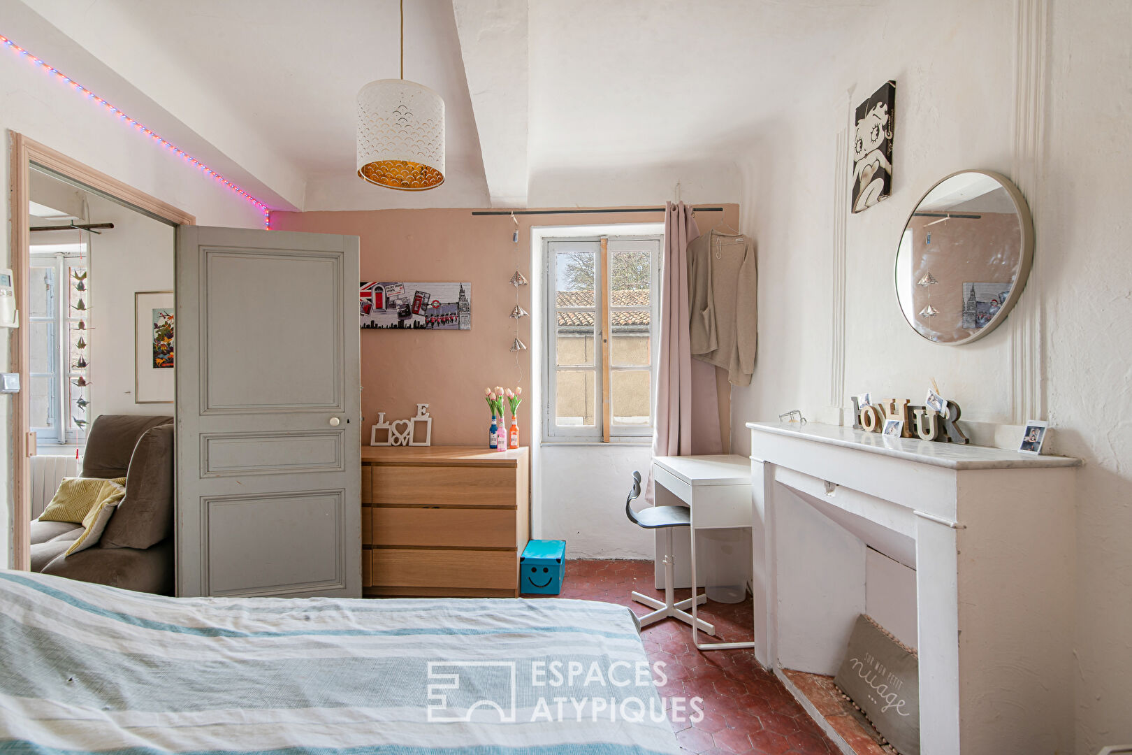 Maison de village de 170m2 – 179 m² de terrain avec cour, piscine et local commercial