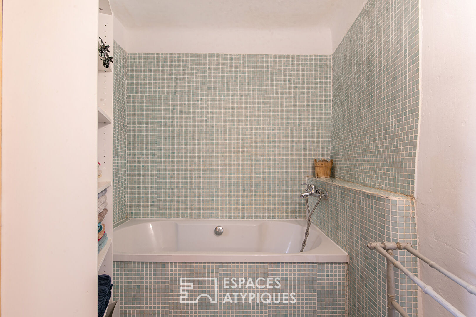 Maison de village de 170m2 – 179 m² de terrain avec cour, piscine et local commercial