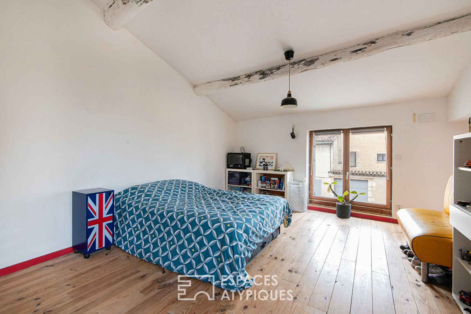 Maison de village de 170m2 – 179 m² de terrain avec cour, piscine et local commercial